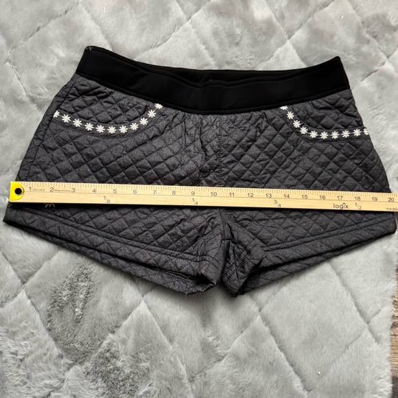 Alp-N-Rock Quilted Puffer Shorts Size 2 NWOT - Picture 7 of 16